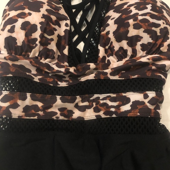 Leopard Splicing Deep V Neck Criss Cross One-piece Swimsuit - Picture 3 of 5